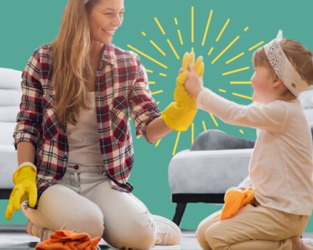 Experts Say To Wait To Give Child A Phone - Motherly