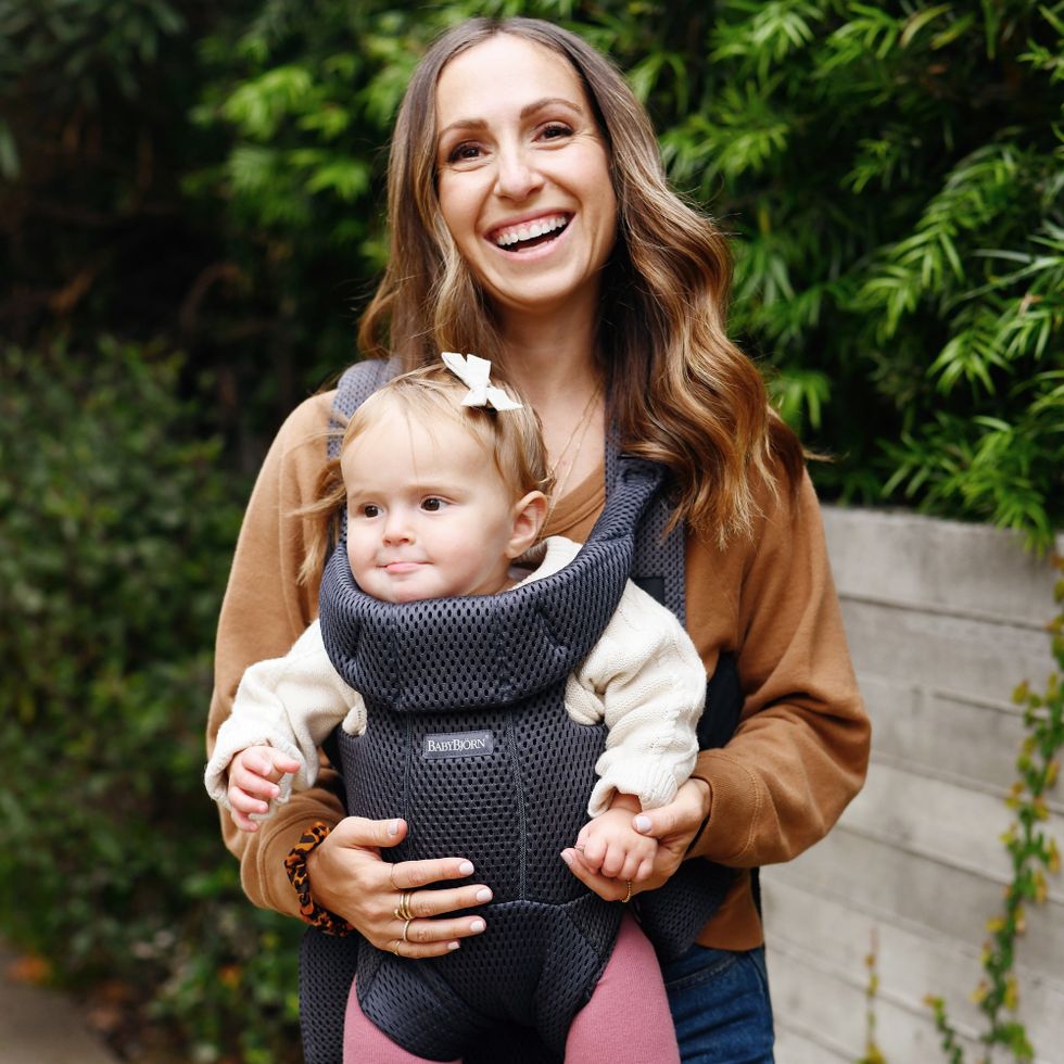 Ariel Kaye wearing BABYBJu00d6RN Baby Carrier Free