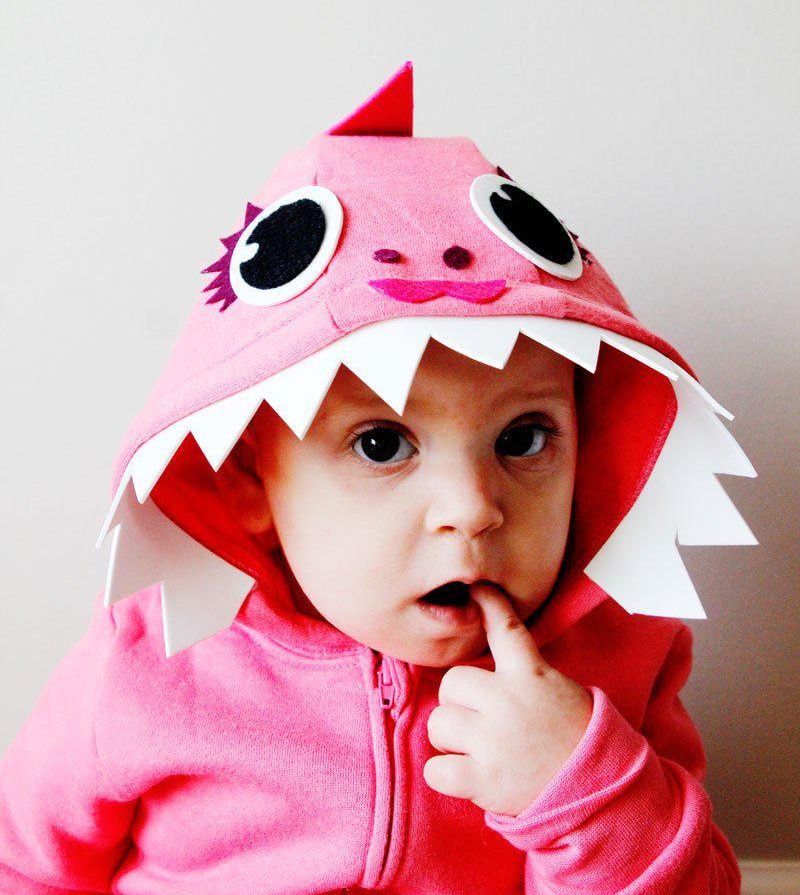 baby-shark-DIY-halloween-costume