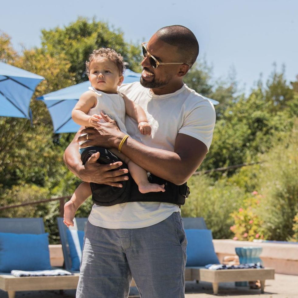 Tushbaby-carrier-on-a-dad-holding-his-son