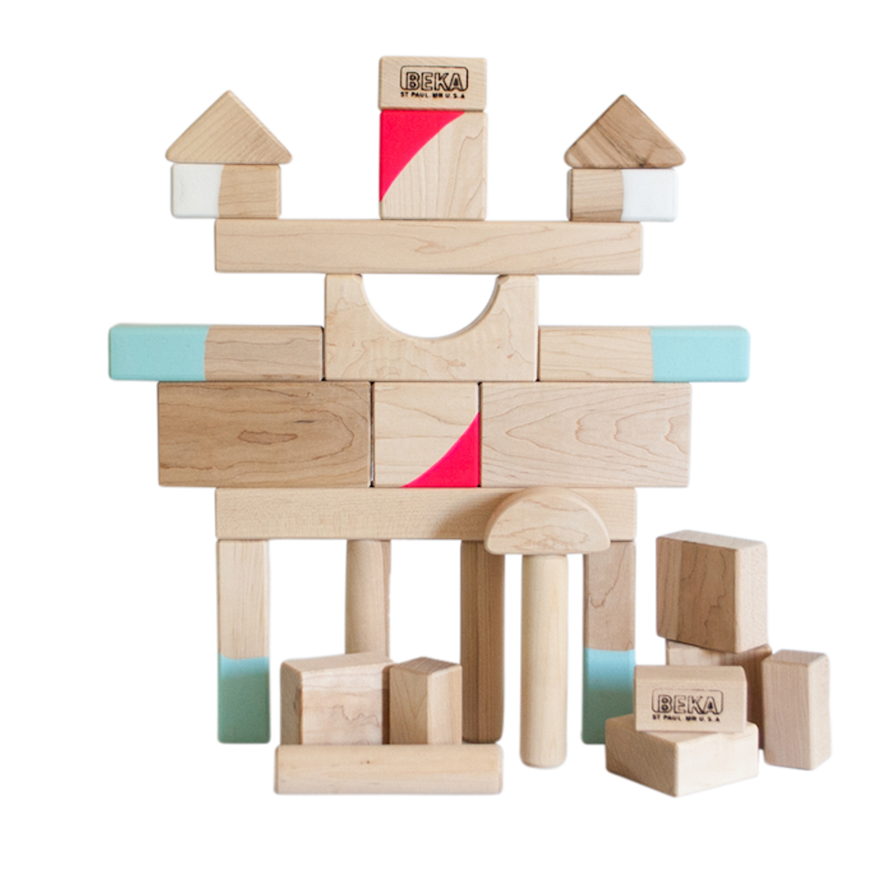 14 tech-free holiday gifts for kids that inspire imagination best tech free holiday gifts kids 8