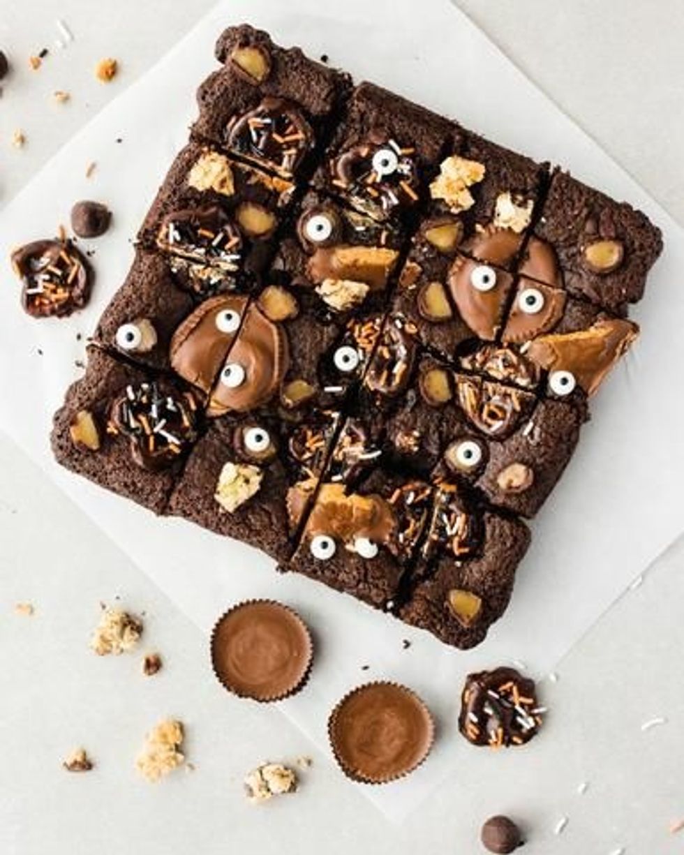 Halloween candy brownie bars