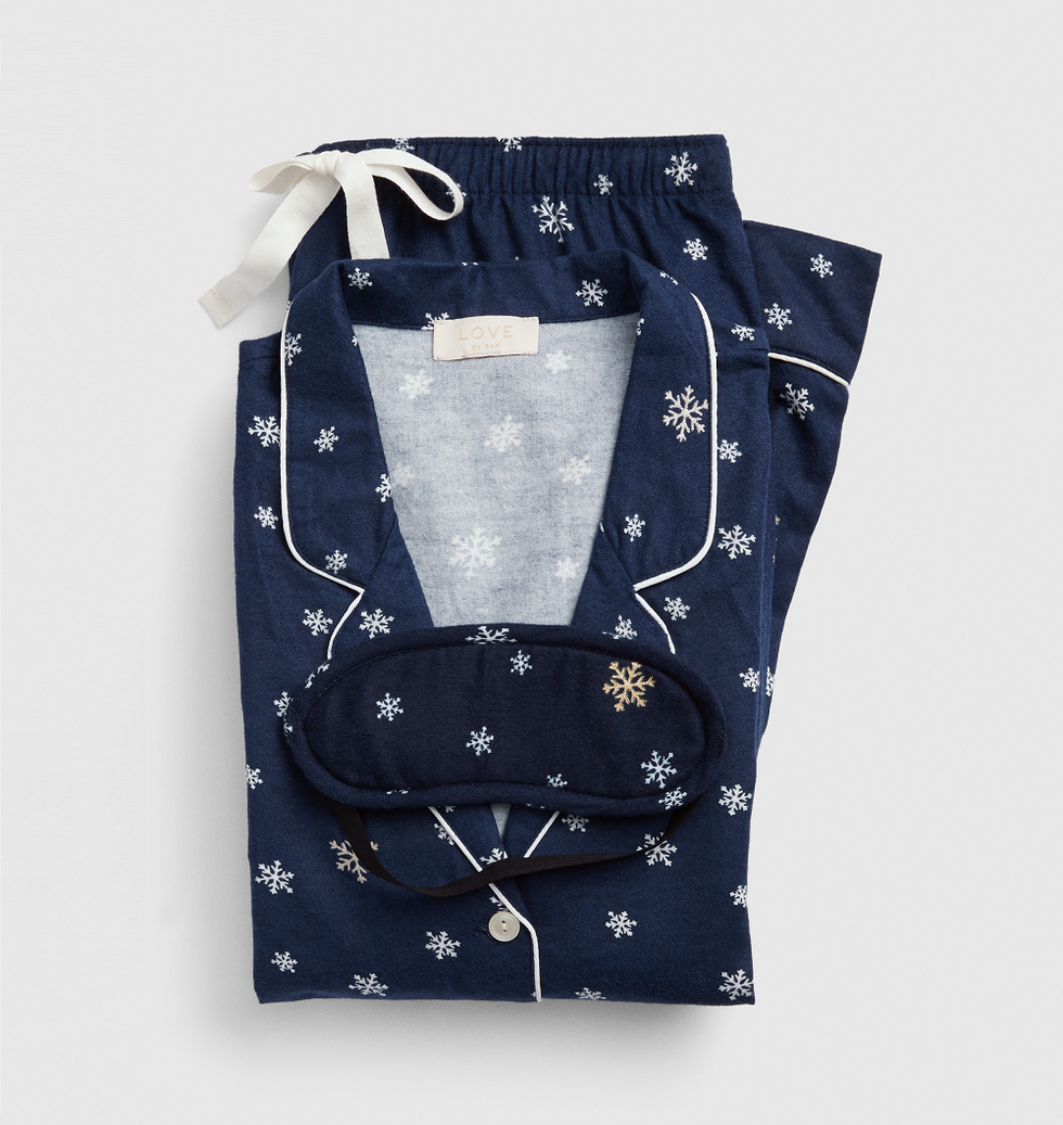 These are the coziest gifts everyone will obsess over cozy holiday gifts 10