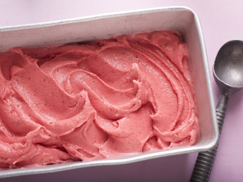 Strawberry frozen yogurt