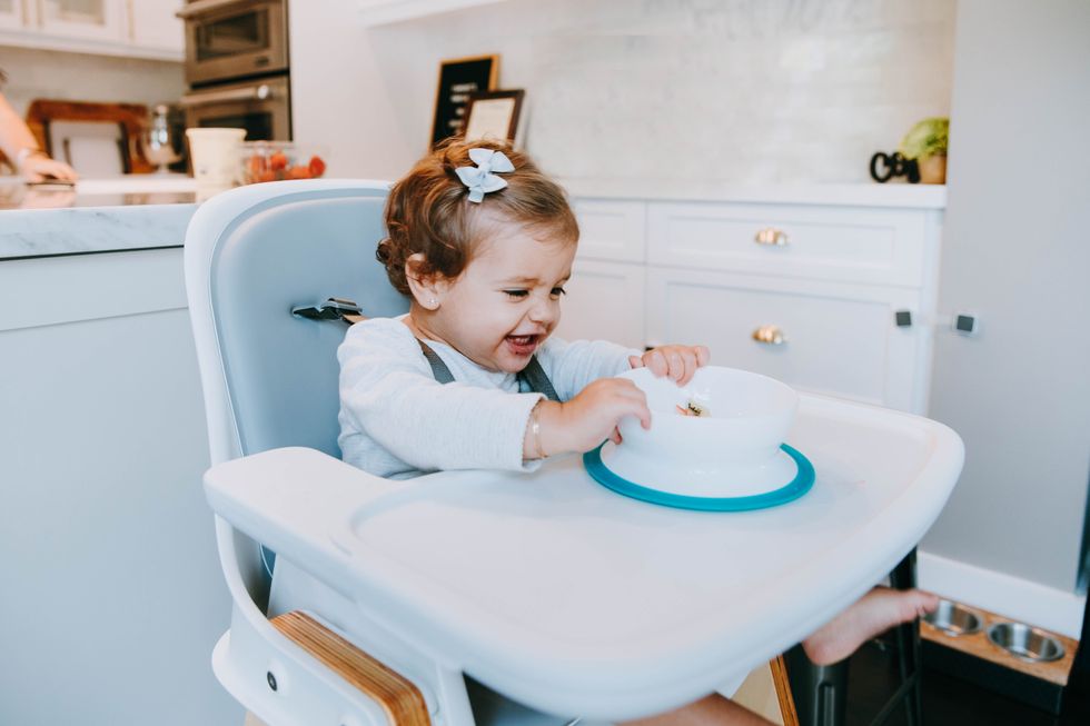 how to make toddler mealtime less messy 1