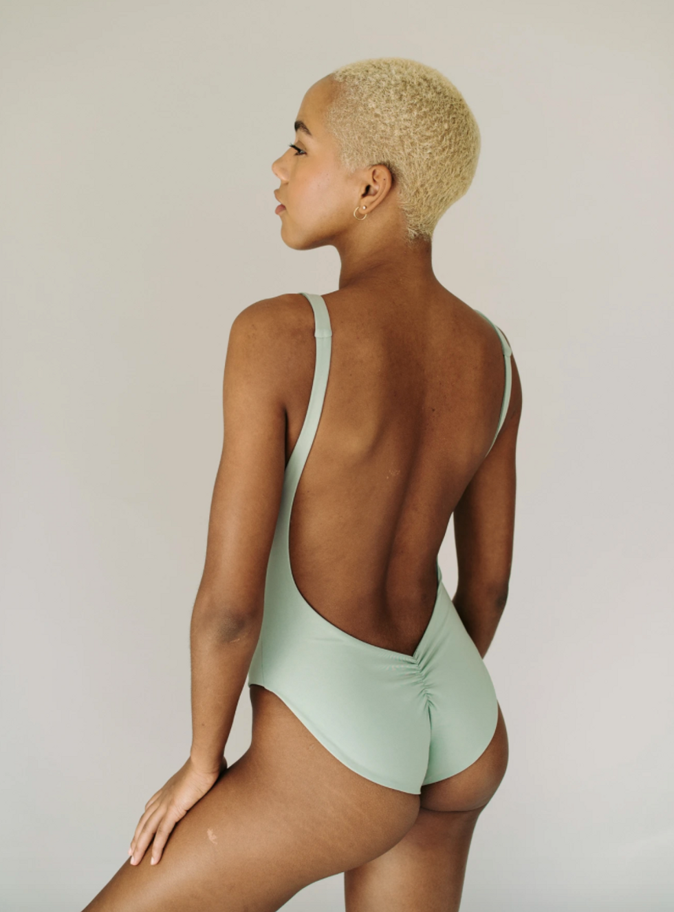 These are the swimsuits I'm loving in my first summer postpartum THE MINIMALIST ONE PIECE