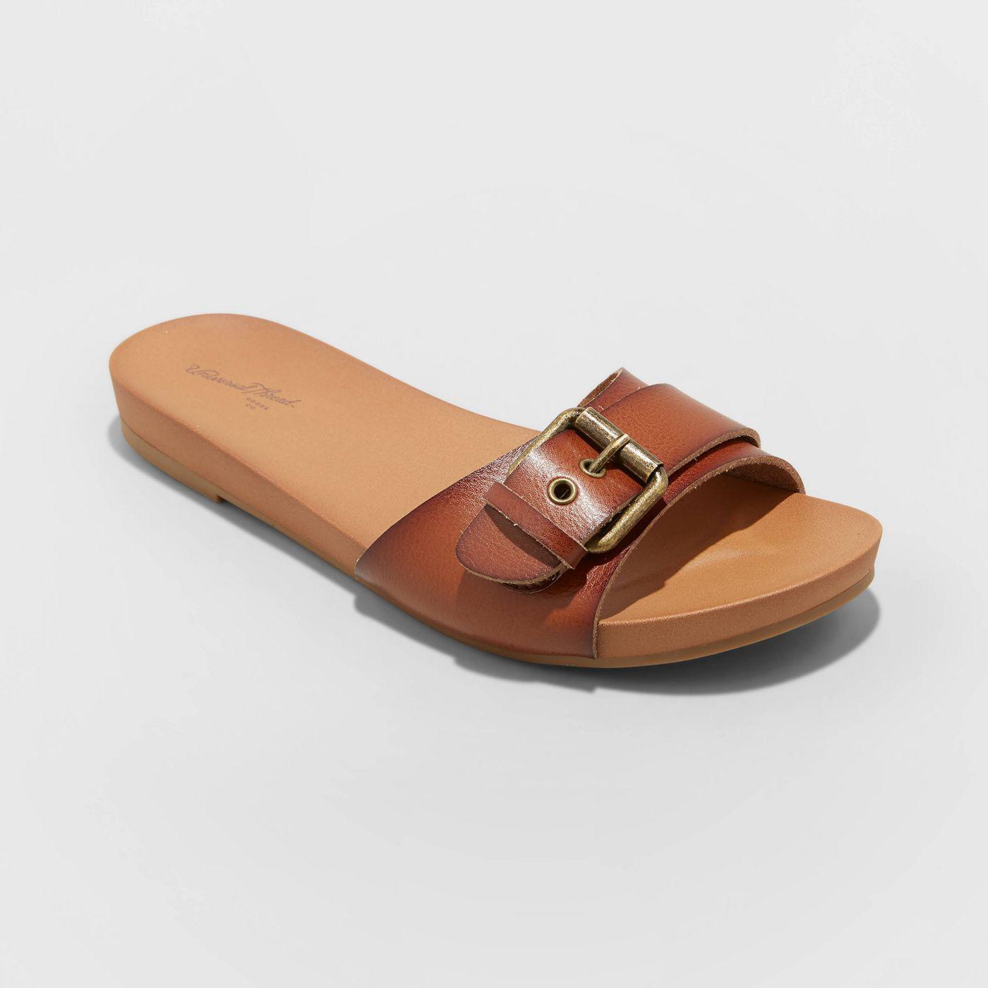 universal-thread-buckle-sandals