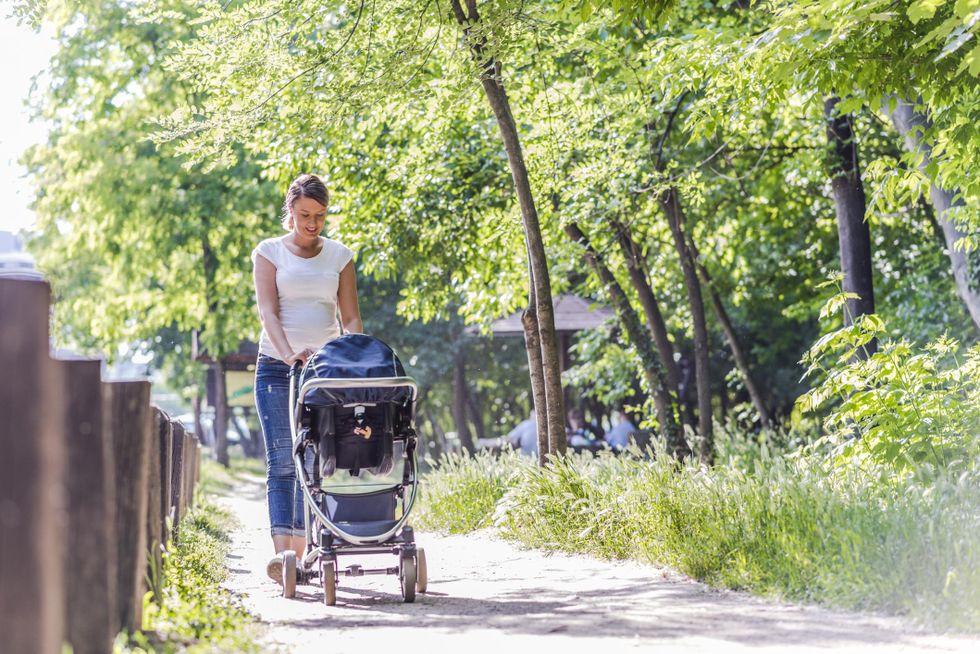 toddler-entertainment-by-going-for-walk